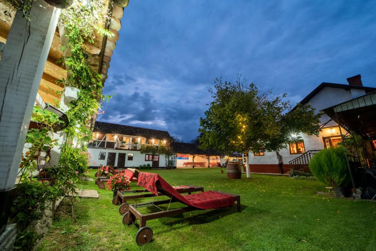 Domacinstvo Cikic Zasavica Guest House Exterior foto